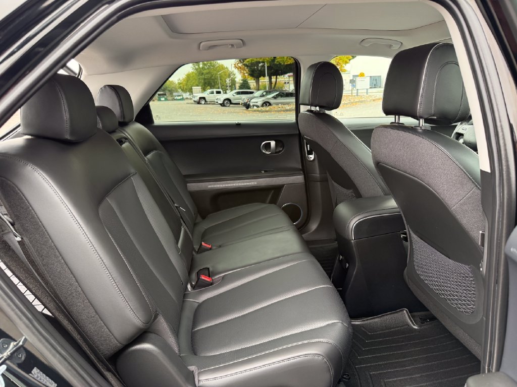 Used 2023 Black Hyundai Limited image 13