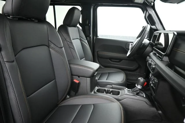 New 2026 Black Clear-Coat Exterior Paint Jeep Sahara image 21