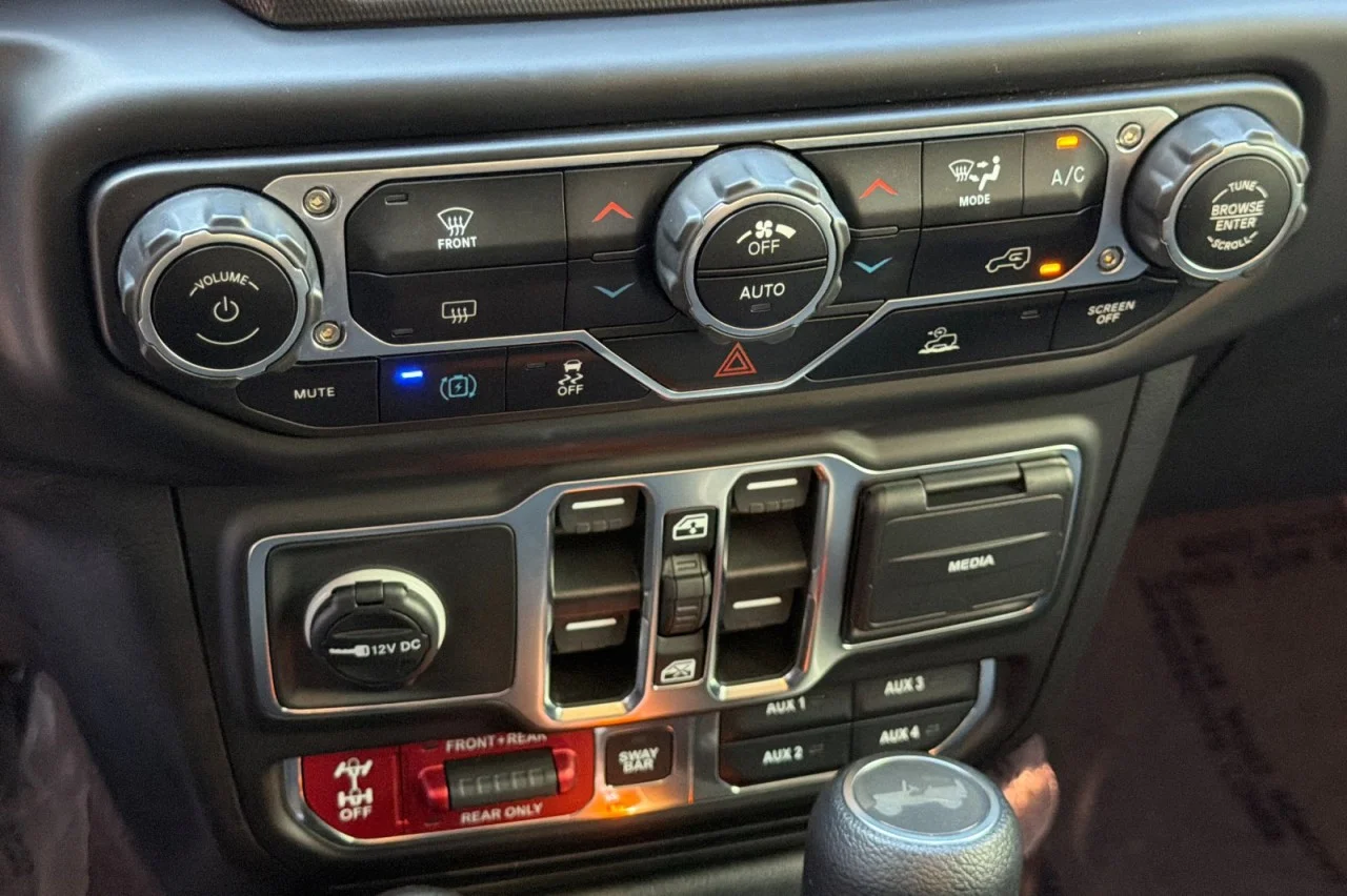Used 2023 BRIGHT WHITE CLEAR Jeep Rubicon image 20