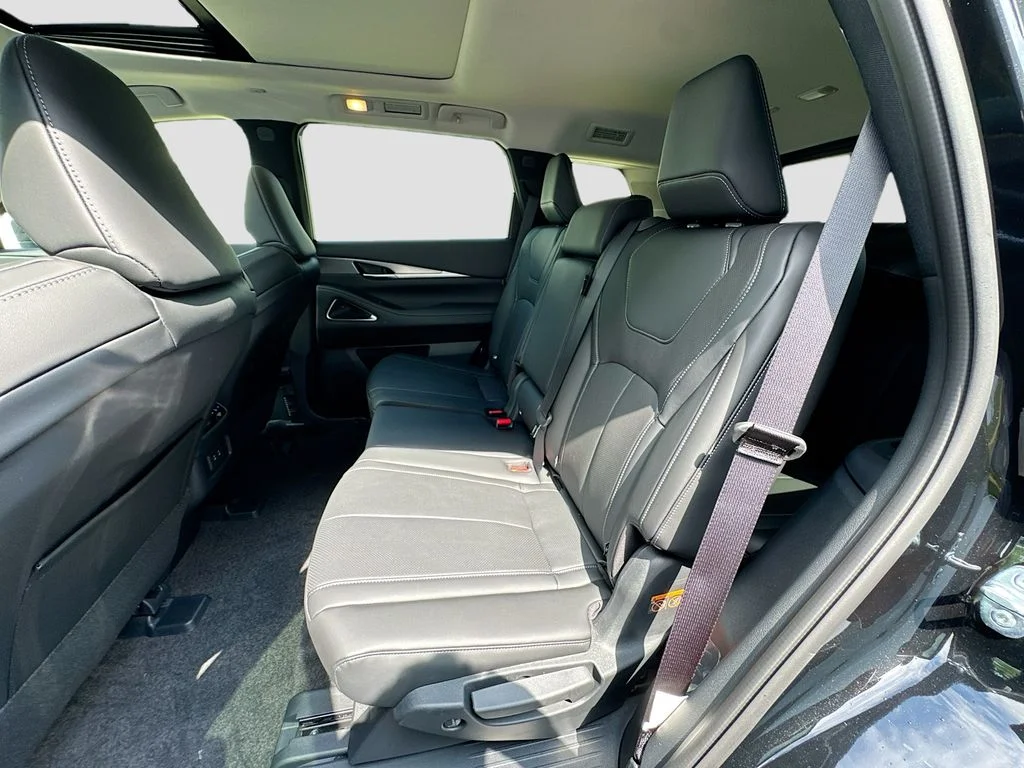 New 2027 MINERAL BLACK INFINITI Luxe FWD image 26