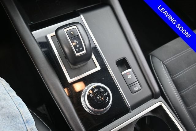 Used 2024  Mitsubishi SE image 24