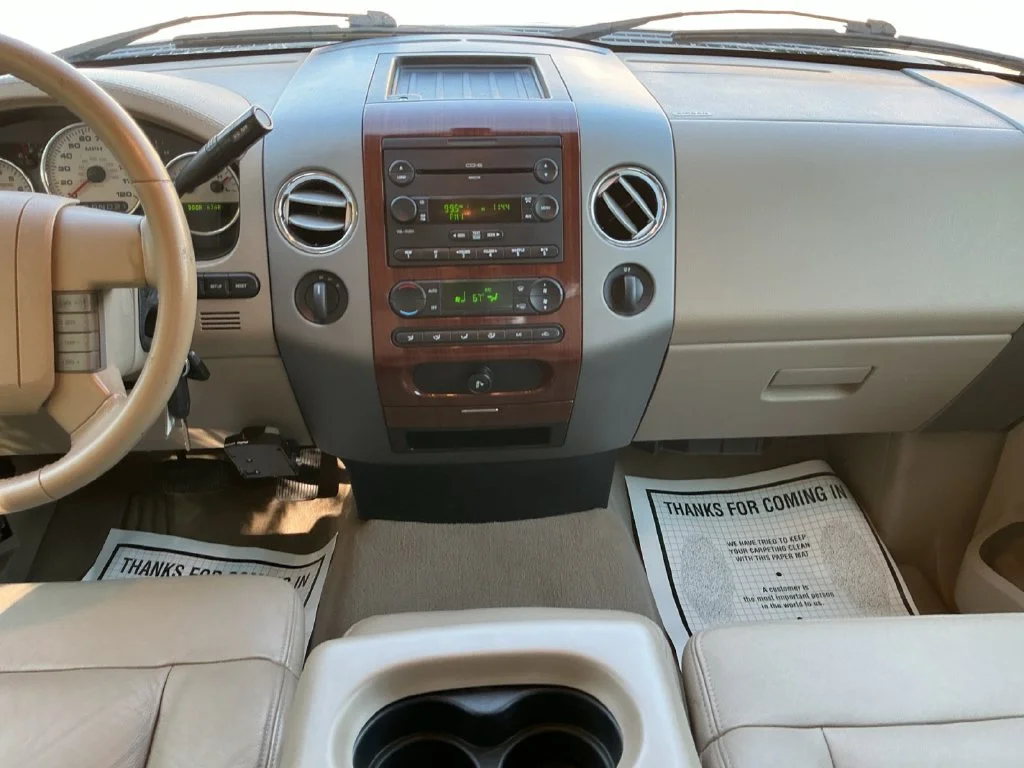 Used 2007 White Ford Lariat image 25
