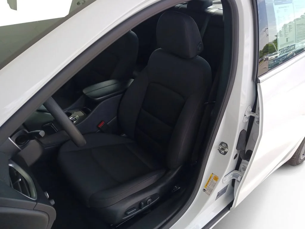 Used 2024 Summit White Chevrolet 1LT image 26
