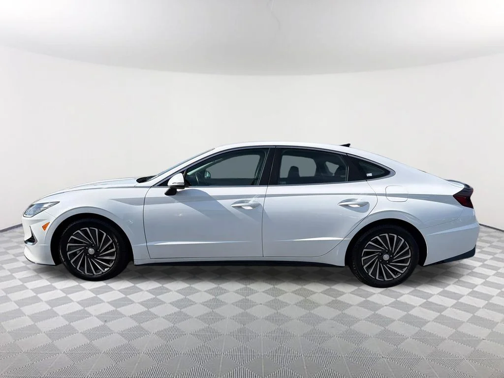 Used 2023 White Hyundai SEL image 8