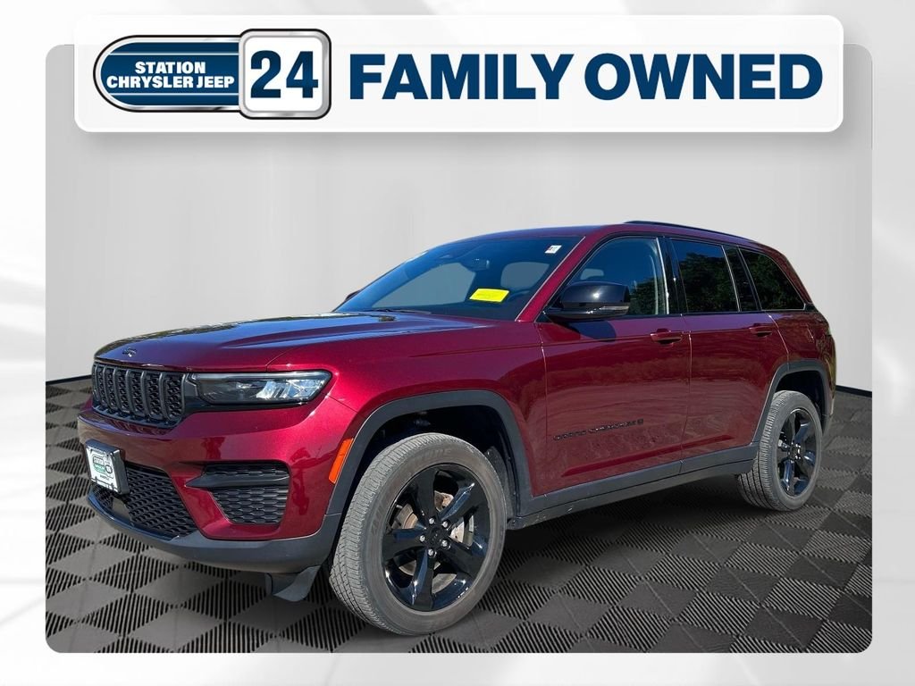 Used 2023 Red Jeep Altitude X image 1