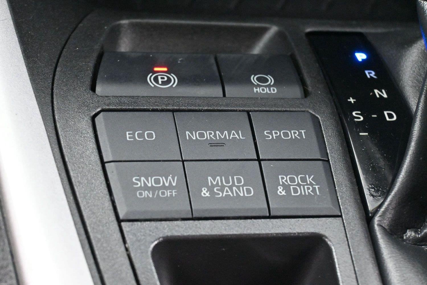 Used 2022 White Toyota XLE image 26