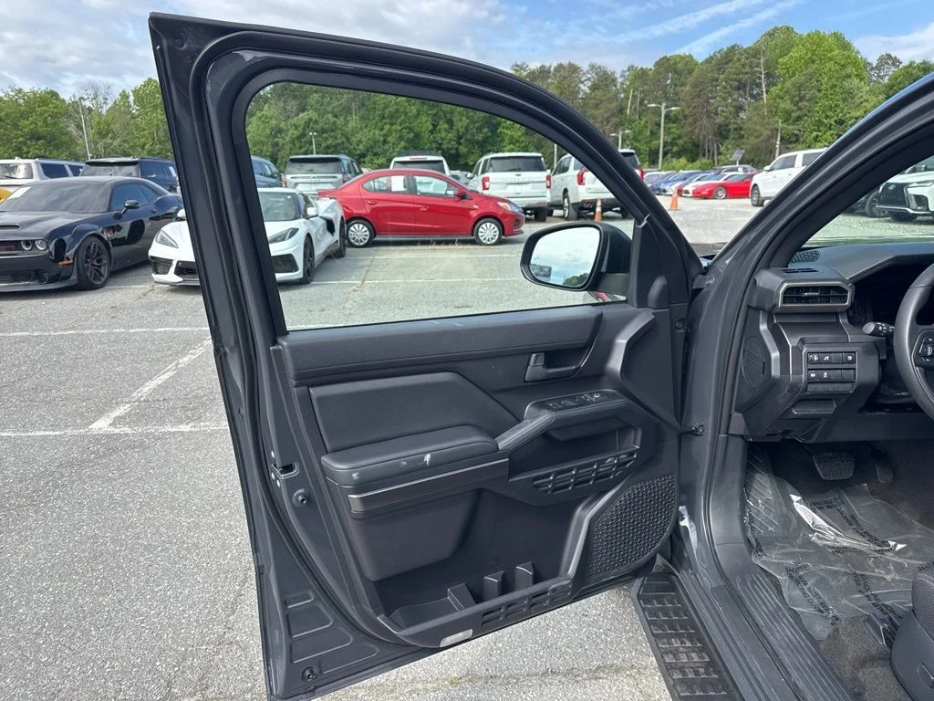 Used 2025  Toyota SR5 image 25