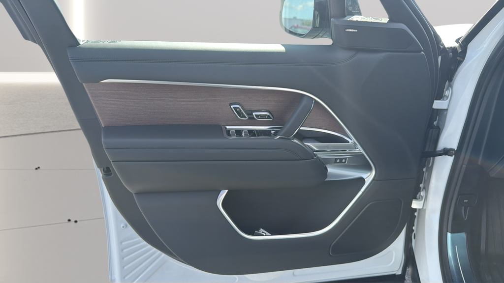 New 2026 Fuji White Land Rover SE image 19