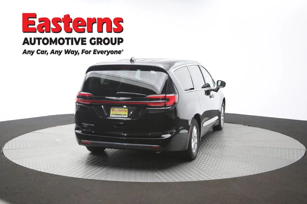 Used 2023 Black Chrysler Touring L image 41