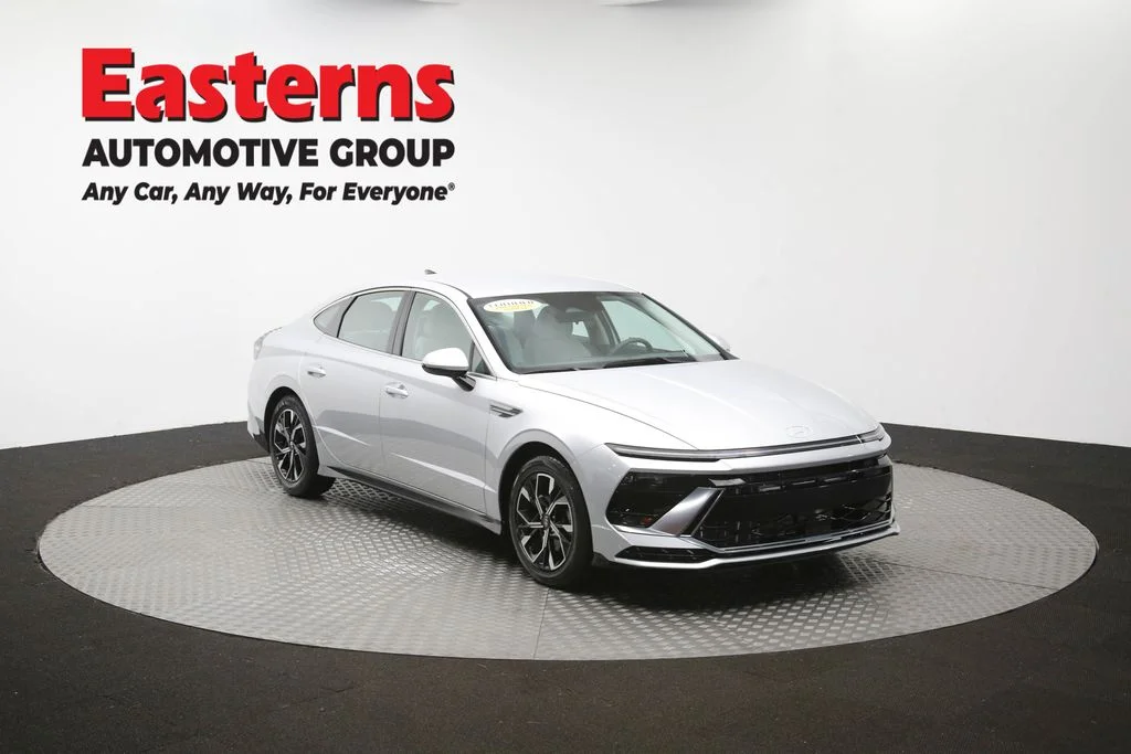 Used 2025 Silver Hyundai SEL image 50