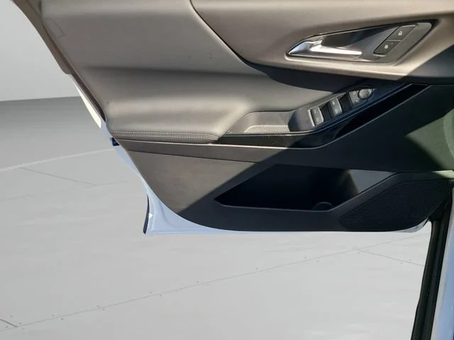 New 2027 Summit White Chevrolet LT image 17