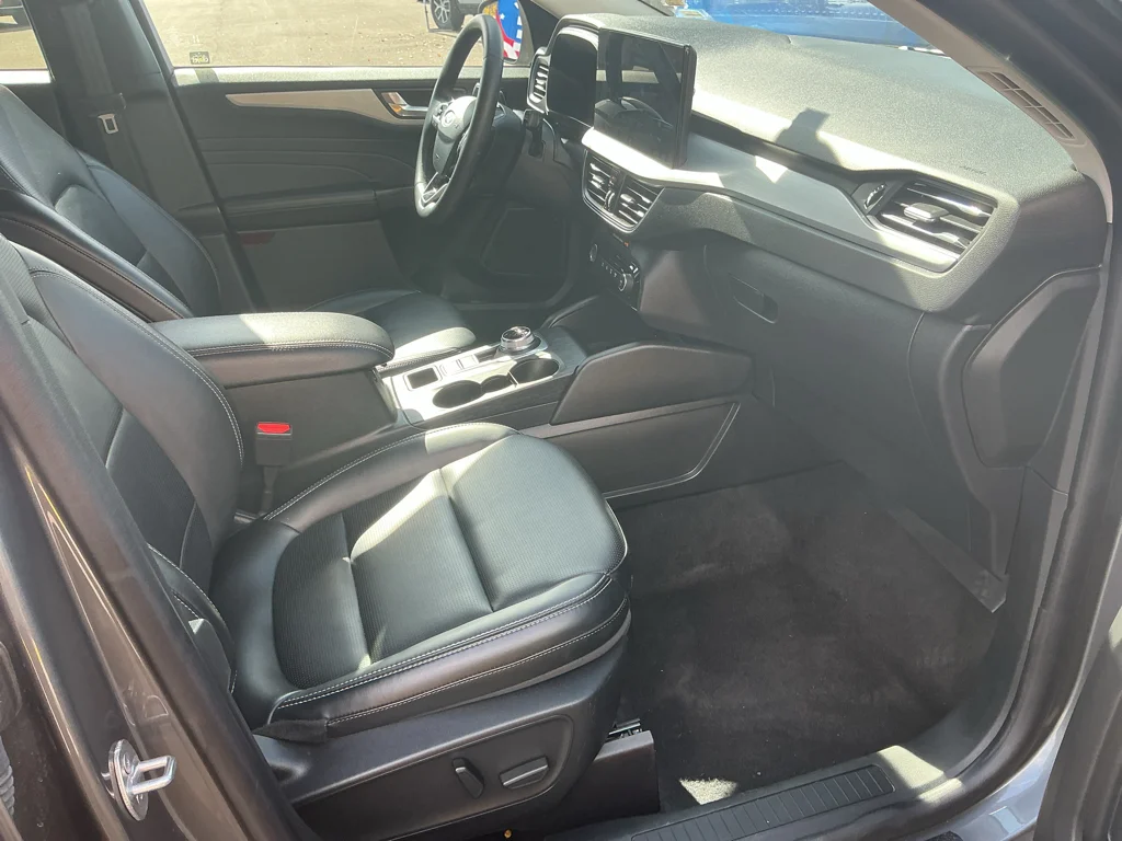 Used 2025 Carbonized Grey Metallic Ford Platinum image 17