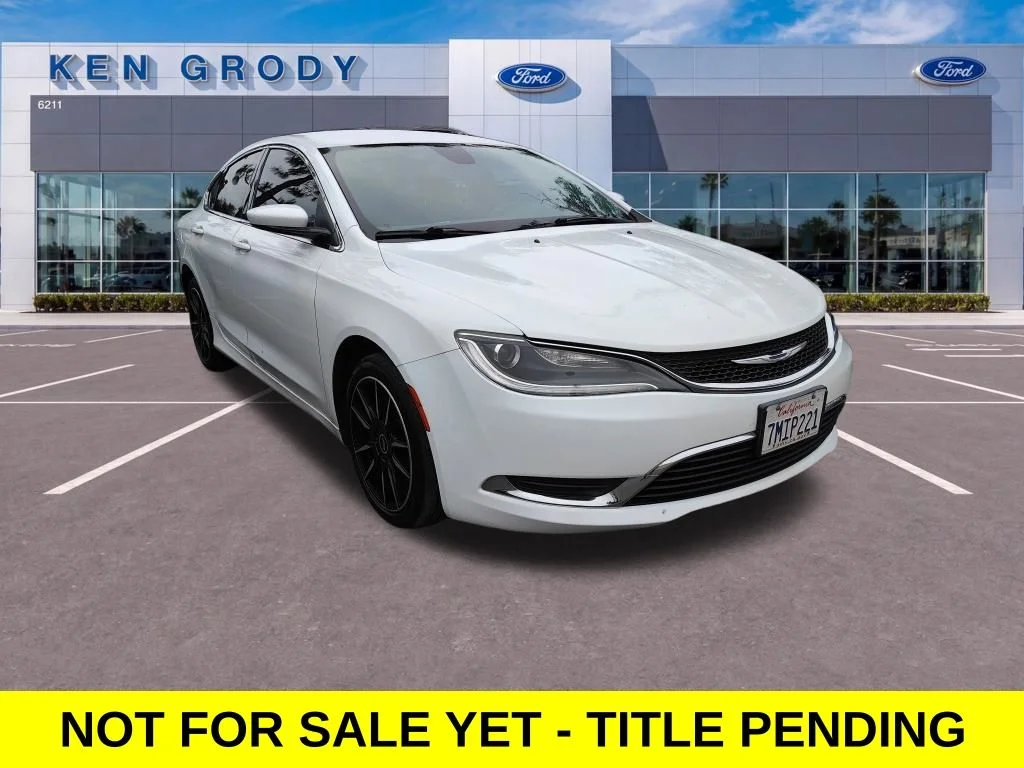 2015 Chrysler 200 Limited's photo