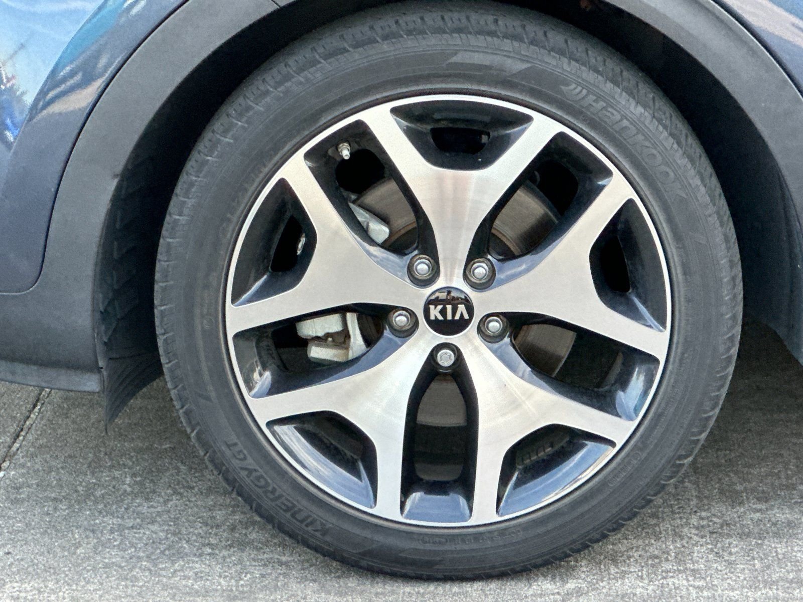 Used 2017 Pacific Blue Kia SX image 23