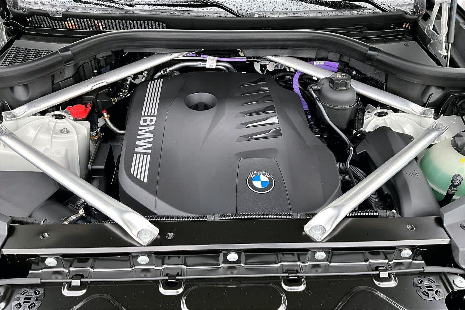 New 2026 Alpine White BMW xDrive40i image 16