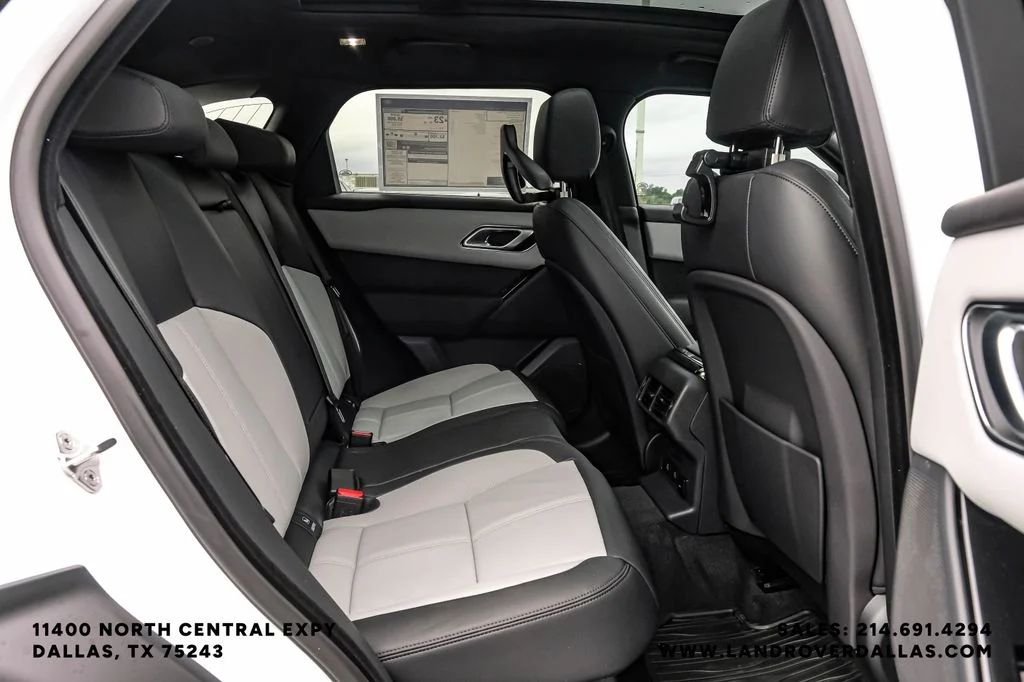 New 2026 Ostuni Pearl Wht Prem Met Land Rover Dynamic SE image 36