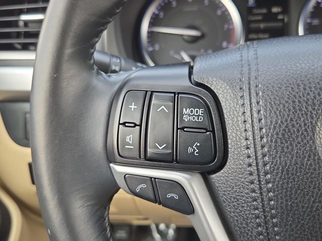 Used 2019 Blizzard Pearl Toyota XLE image 19