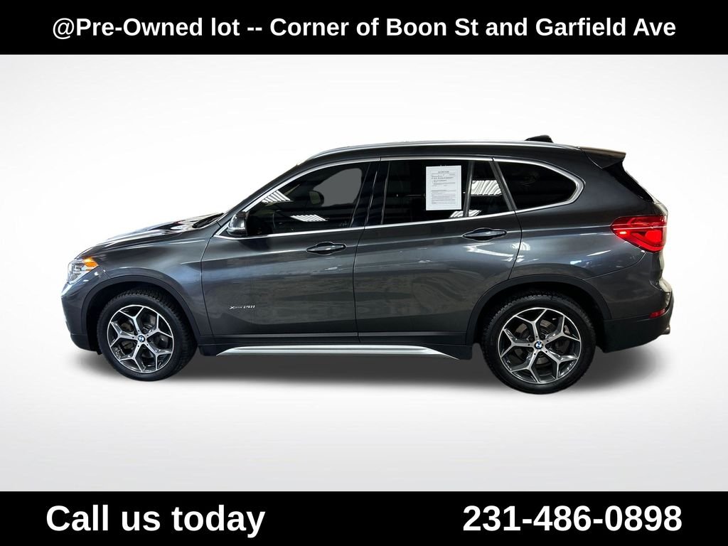 Used 2018 Gray BMW xDrive28i image 2