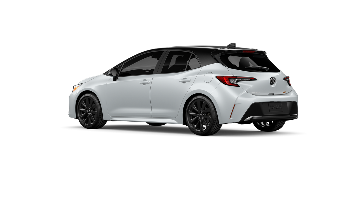 New 2027 Wind Chill Pearl with Black roof Toyota XSE image 6