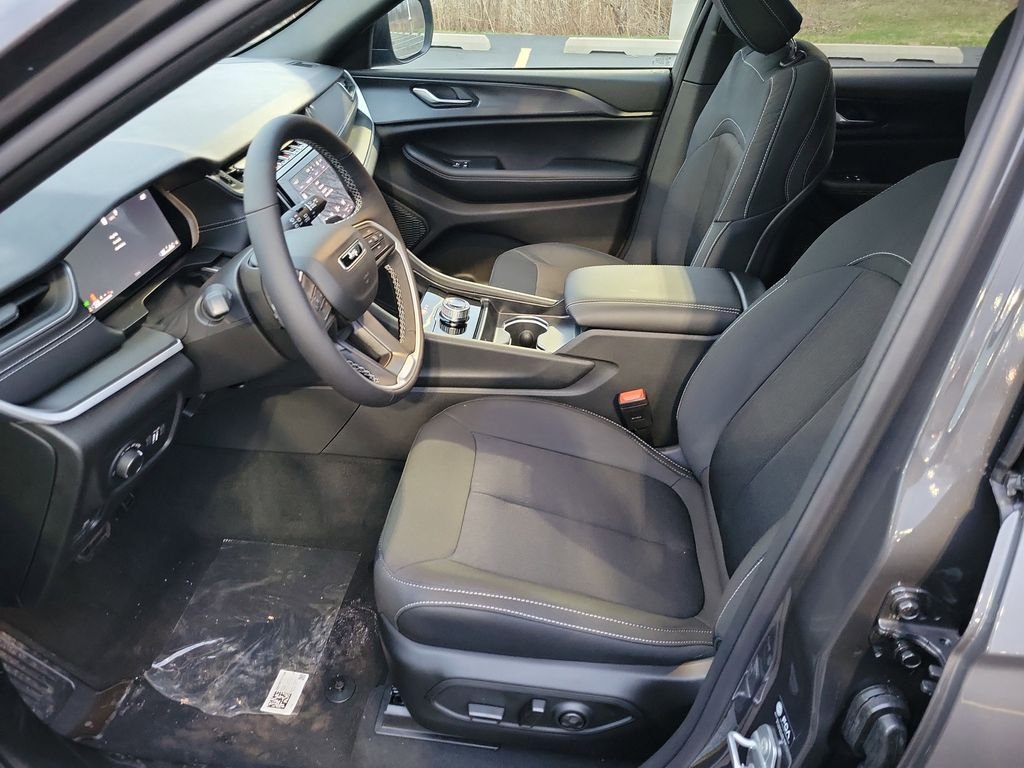 New 2026 Baltic Gray Metallic Clear-Coat Exterior Paint Jeep Laredo X image 21