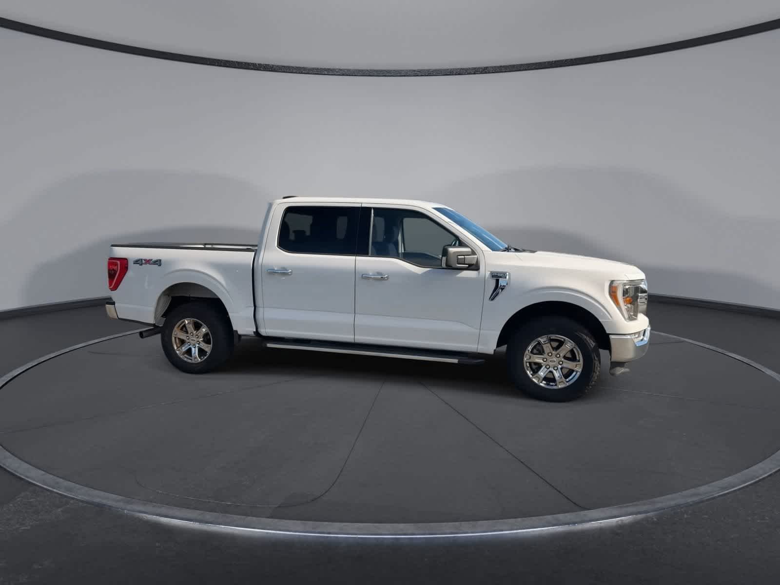 Certified Used 2021 Oxford White Ford XLT image 9