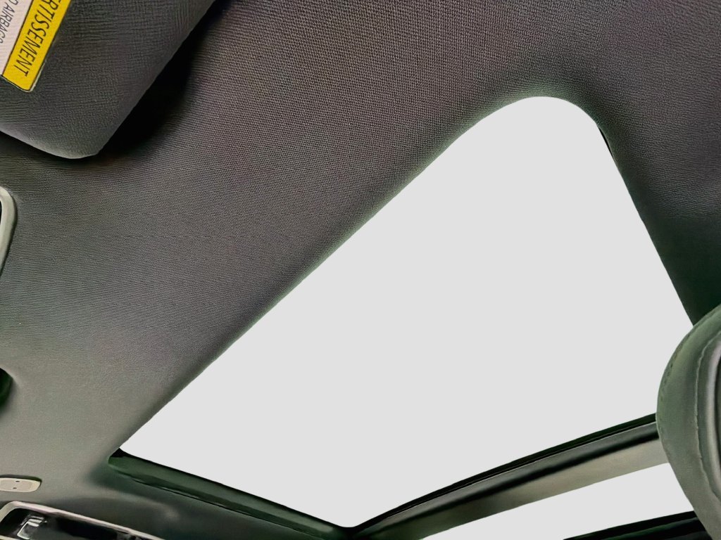New 2026 Fuji White Land Rover SE image 17