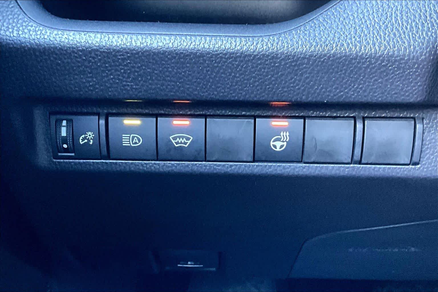 2025 Toyota RAV4 XLE - Photo 66
