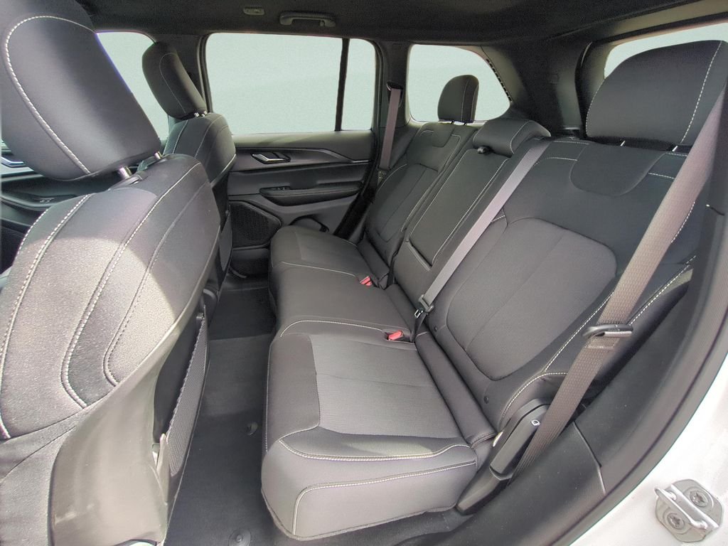 Used 2025 White Jeep Laredo image 10