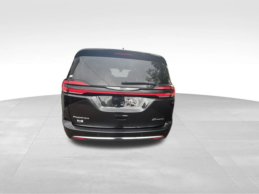 Used 2023 Black Chrysler Touring L image 5