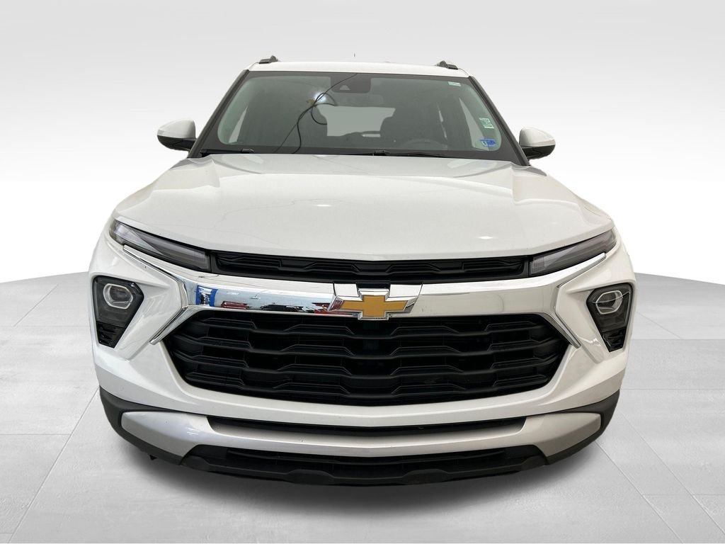 Used 2025 White Chevrolet LT image 9