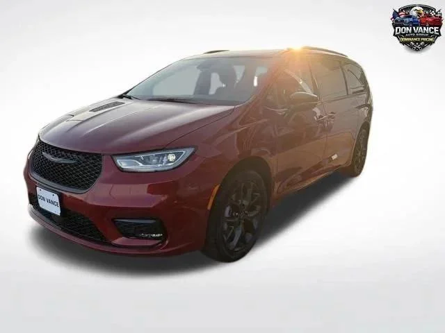 2026 Chrysler Pacifica Select AWD's photo