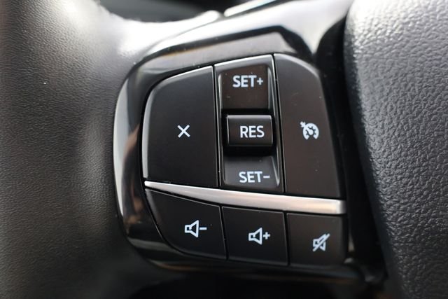 Used 2022 Red Ford SE image 11