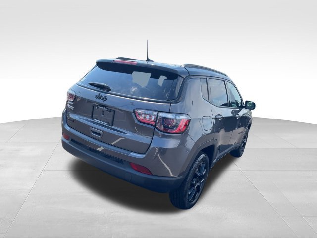 Used 2023 Gray Jeep Latitude image 5
