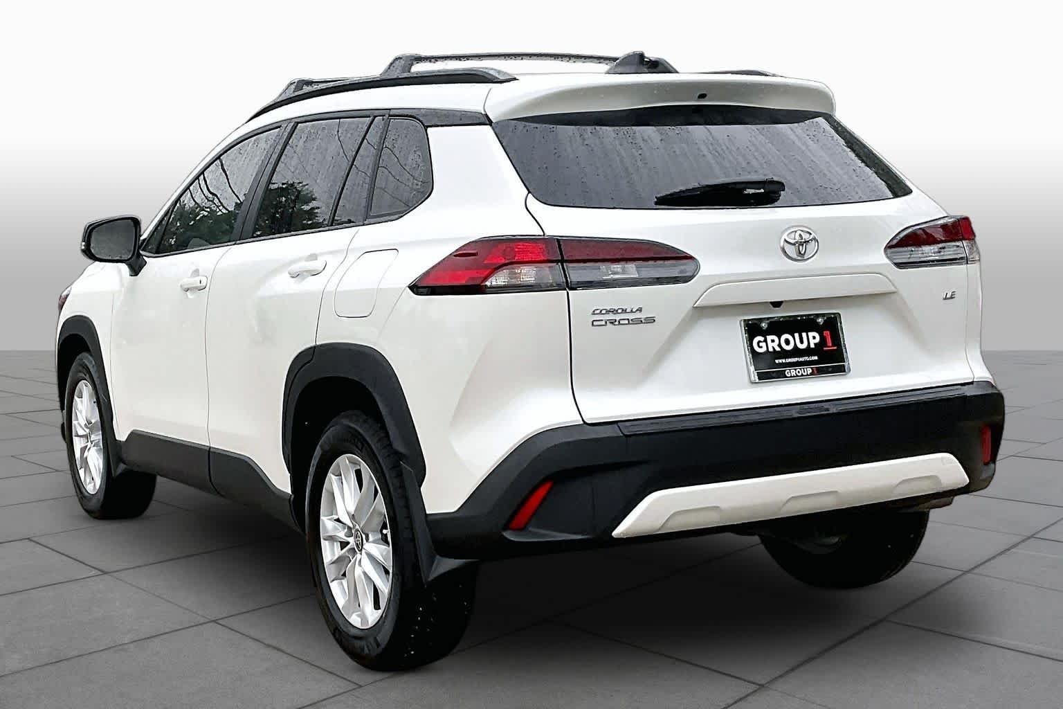 Used 2026 Wind Chill Pearl Toyota LE image 12