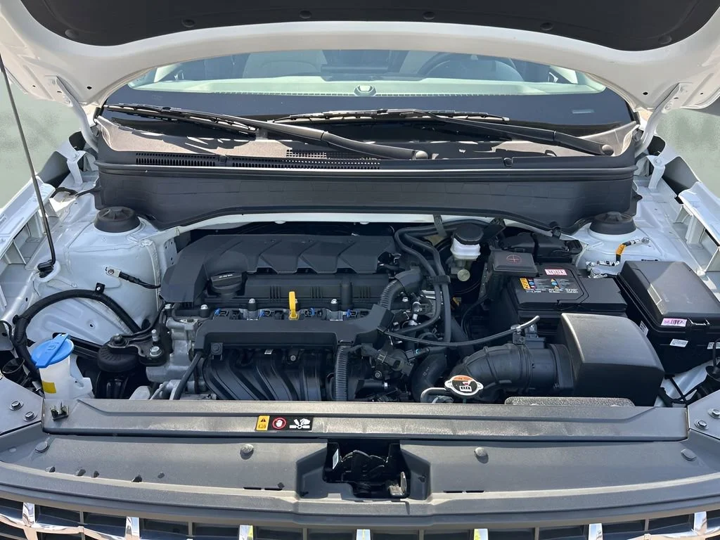 Used 2025 White Hyundai SEL image 27