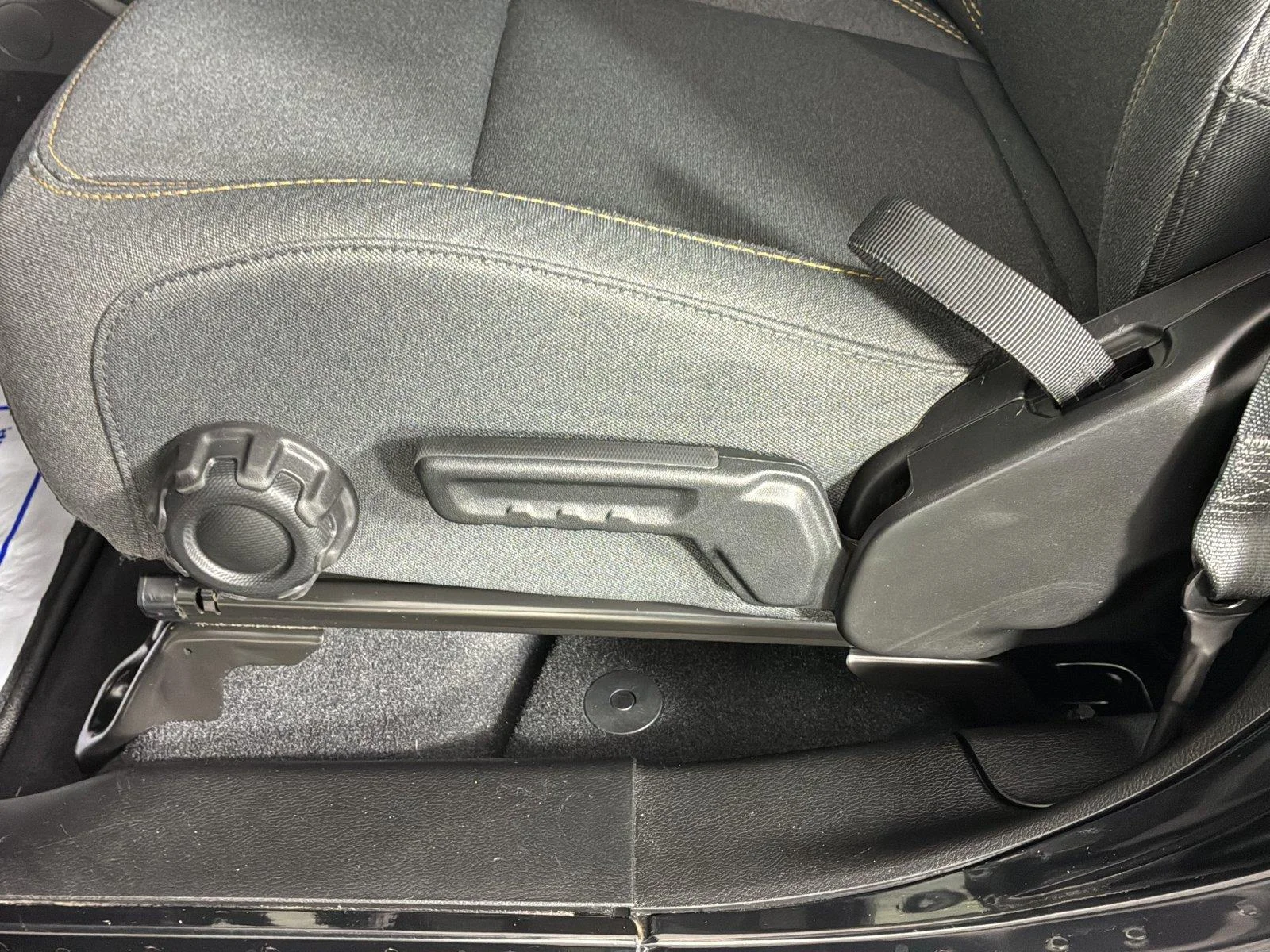 Used 2025 Black Clearcoat Jeep Sport S image 25
