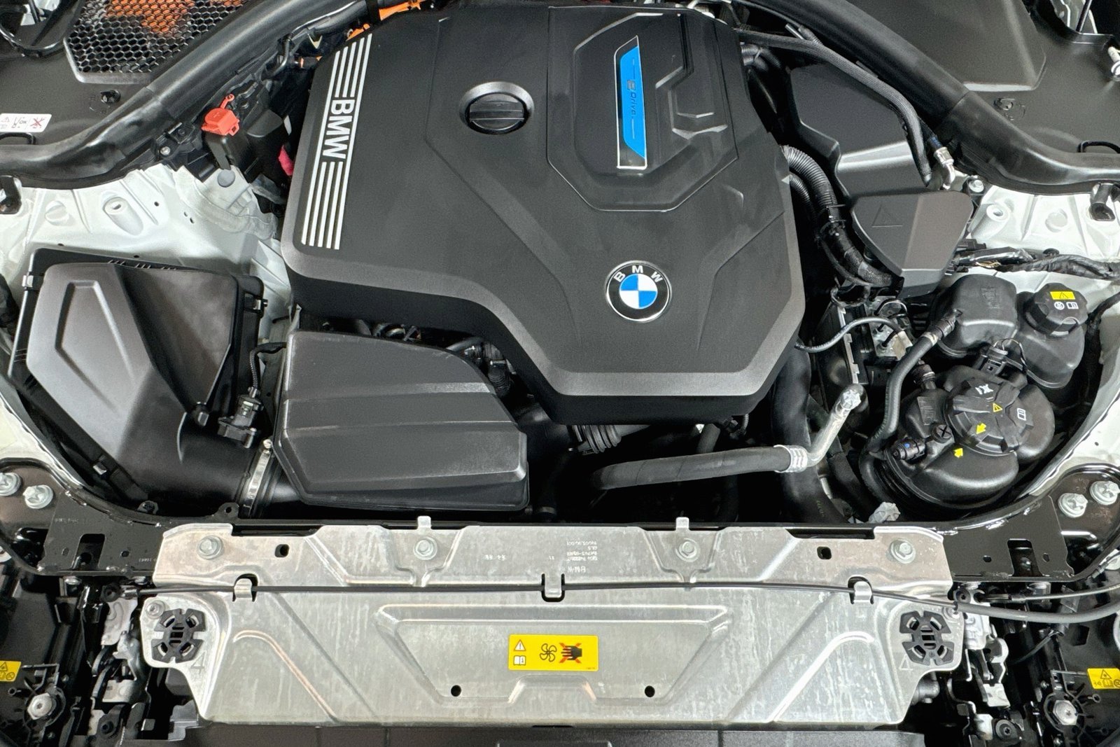 Used 2021 Alpine White BMW 330e image 29
