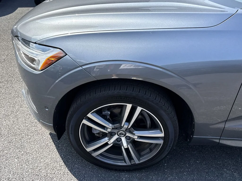Used 2019 Gray Volvo T6 Momentum image 7