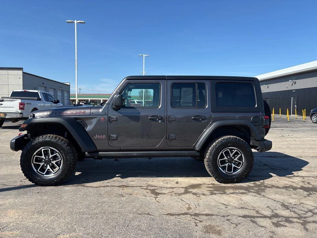 Used 2025  Jeep Rubicon image 4