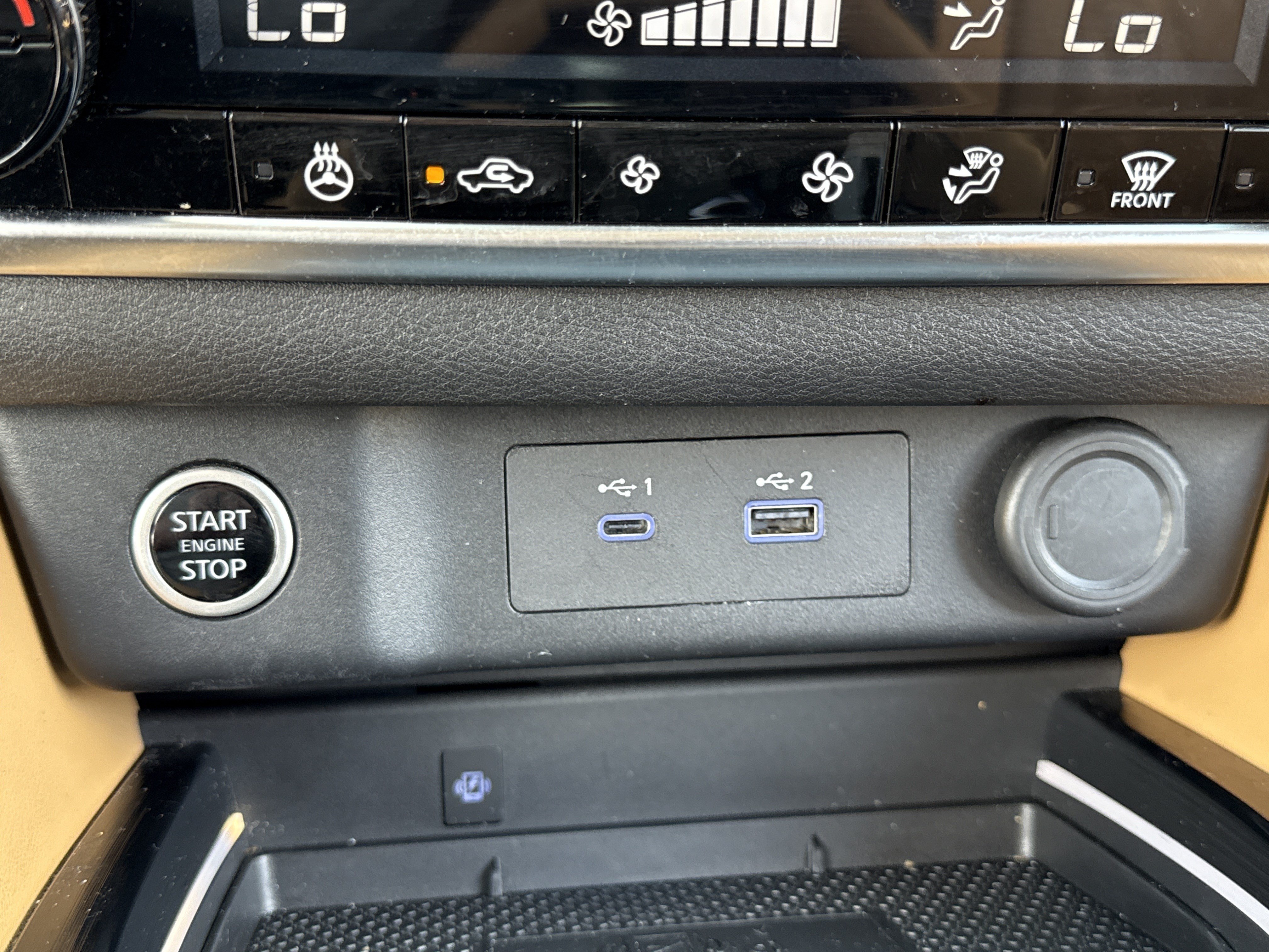 Used 2023 Super Black Nissan Platinum image 9