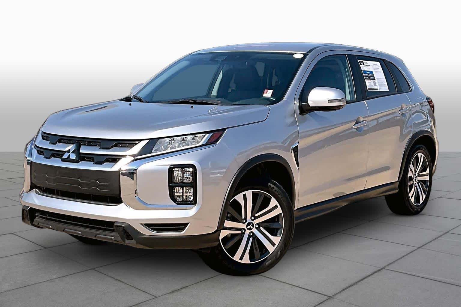 Used 2025 Alloy Silver Metallic Mitsubishi SE image 2