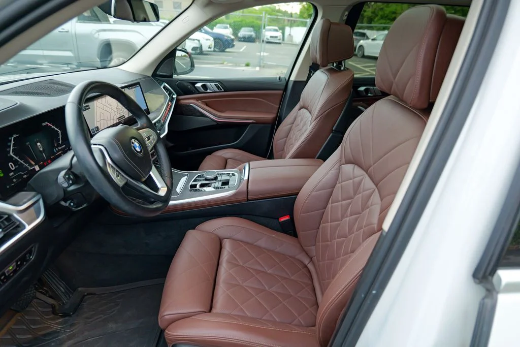 Used 2023 Mineral White Metallic BMW xDrive40i image 21