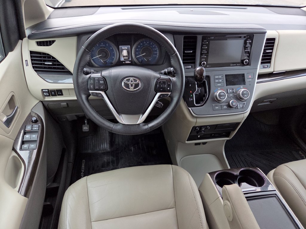 Used 2020 Black Toyota XLE Premium image 17