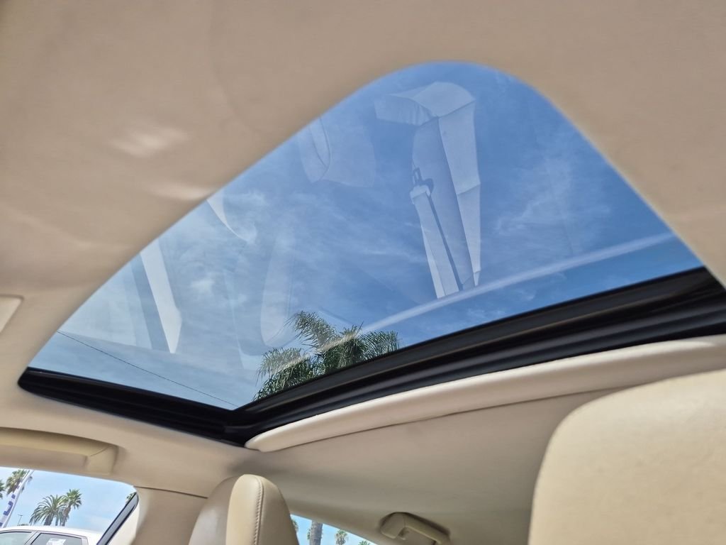 2014 Lexus ES 300h - Photo 17