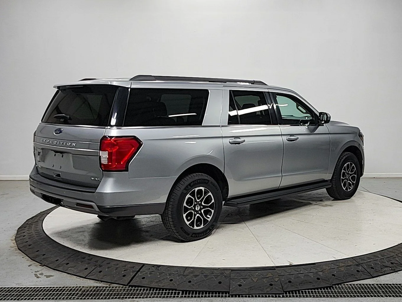 Used 2024 Silver Ford XLT image 7