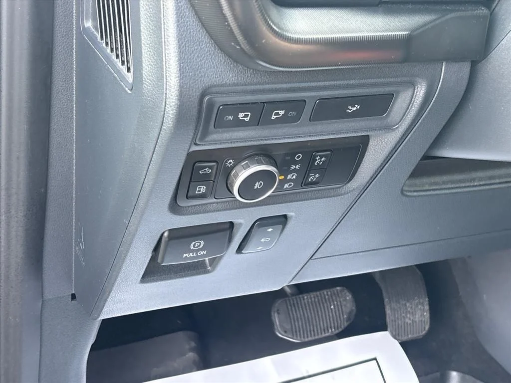 Used 2024 Avalanche Ford Lariat image 30