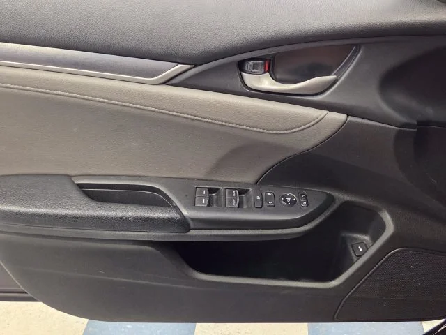 Used 2017  Honda Touring image 29