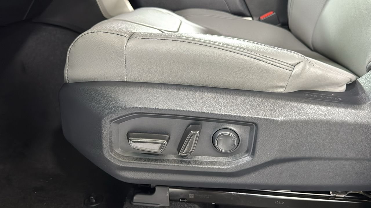 2026 Toyota Tundra SR5 - Photo 14