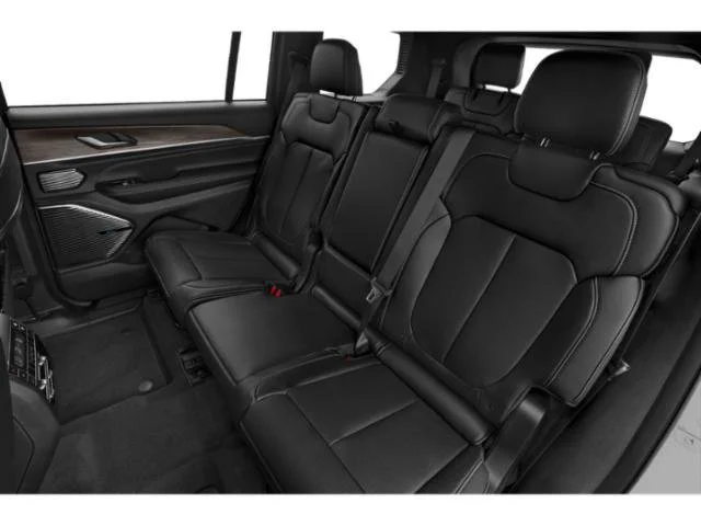 Used 2022 Diamond Black Crystal Pearlcoat Jeep Overland image 16
