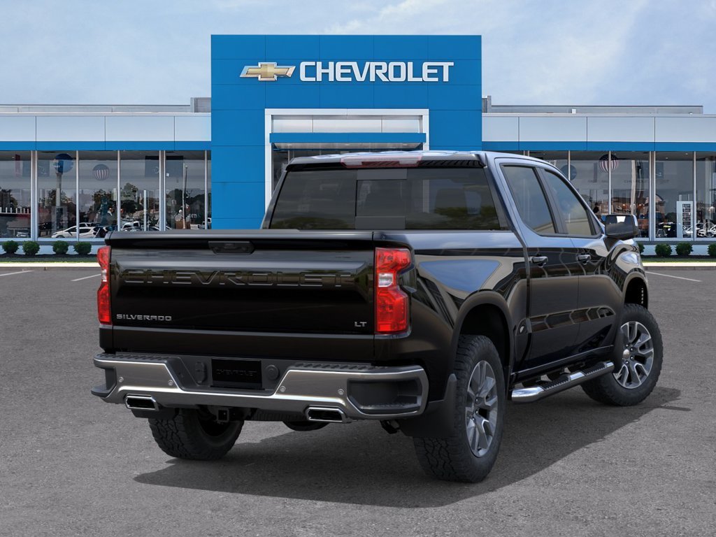 2026 Chevrolet Silverado 1500 LT Crew Cab Pickup Slide 3